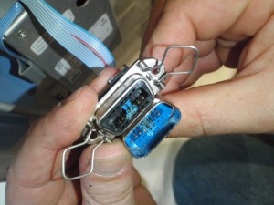 Ein Stecker für ein paar Euro verursacht eine Tresoröffnung am anderen Ende der Welt.