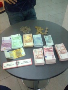 Beschlagnahmtes Geld aus einem Wechselautomaten